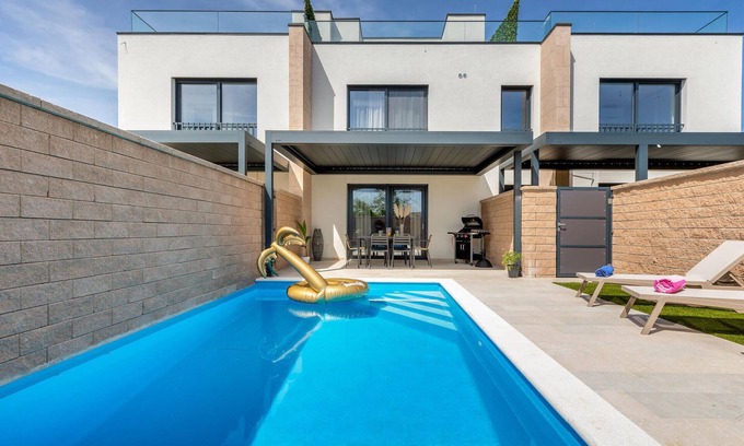 Peroj House | Awesome home in Peroj with sauna