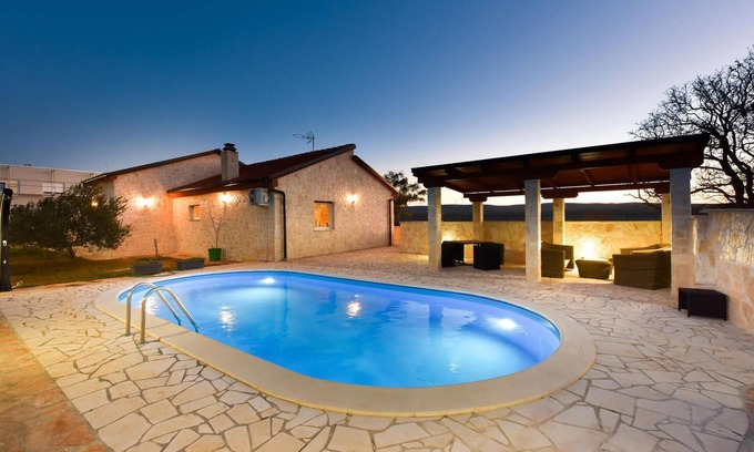 Novigrad House | Awesome home in Pridraga with WiFi