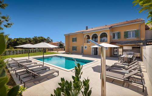 Novigrad House | Awesome Home In Salvela With Sauna