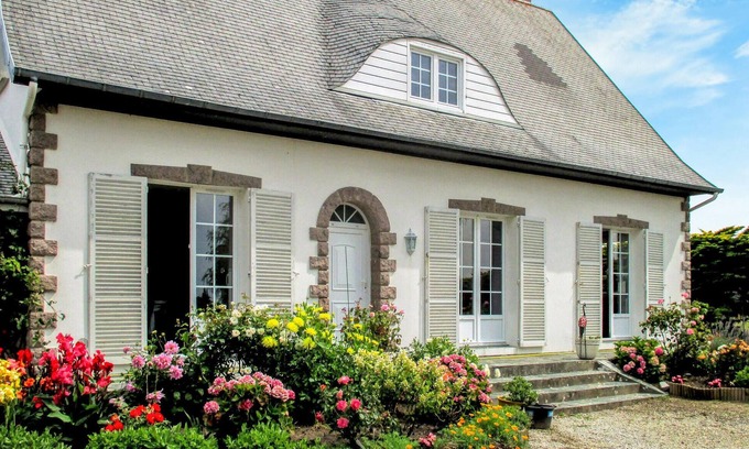 Surville House | Awesome home in Surville with WiFi