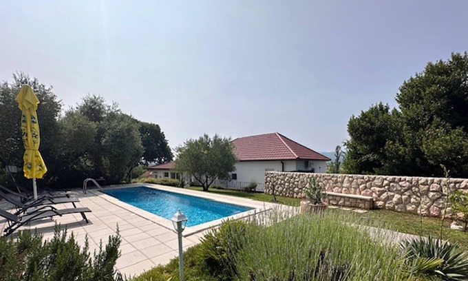 Imotski House | Awesome home in Vinjani Donji