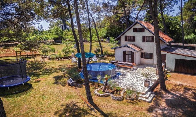Vodnjan House | Awesome home in Vodnjan with WiFi