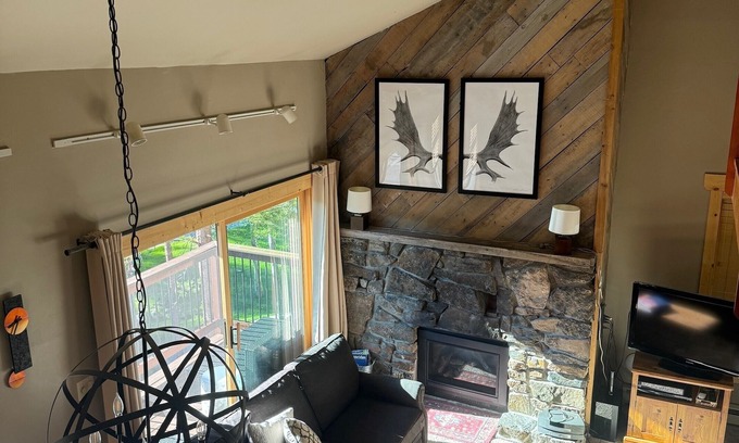 Warrior's Mark Condo | Awesome Location - Short Walk to Mountain and Town!