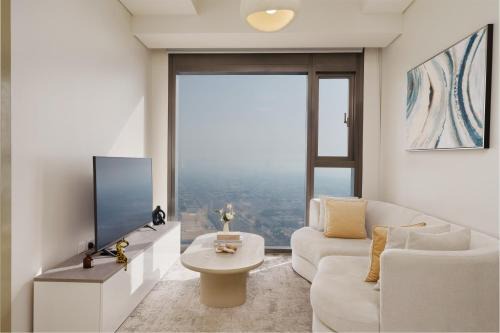 Sheikh Zayed Road Apartment | Aykon Luxury Sky Collection Suites with Sea View by HSHOME