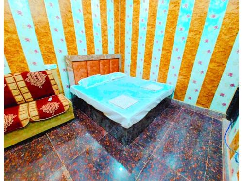 Ayodhya Hotel | AYODHYA BUDGET HOTEL - N-A-M-O - A-Y-O-D-H-Y-A - J-I - P-A-L-A-C-E - Near Ram Janam Bhoomi - Hanuman Garhi - - fully Air Conditioned hotel at Prime Location - Best hotel in AYODHYA