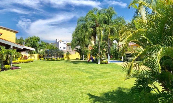 Jiutepec House | Azaleas, Jiutepec