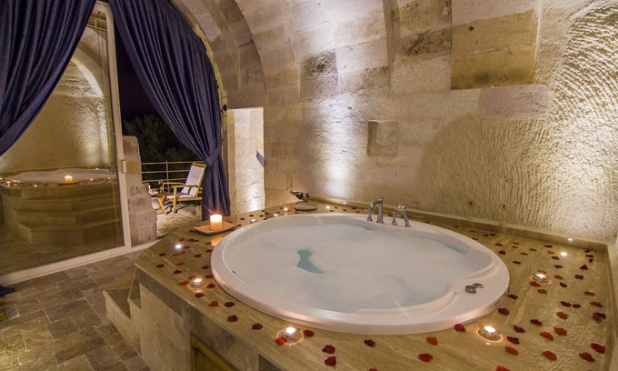 Cavusin Hotel | Azure Cave Suites