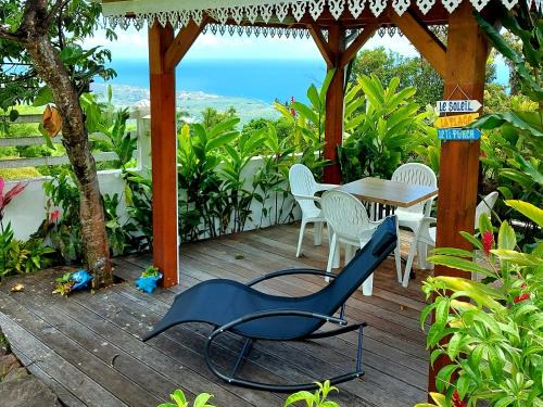 Bouillante House | Bélavue & SPA Privé, avec vue panoramique sur mer, jardin créole paysager, jacuzzi privé