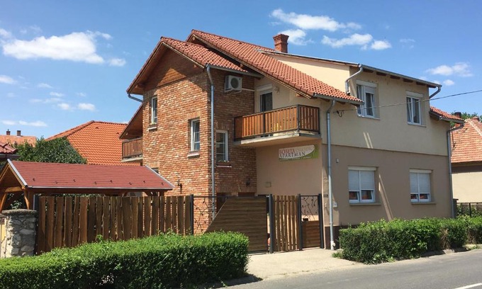 Sarvar Apartment | Bóbita Apartman