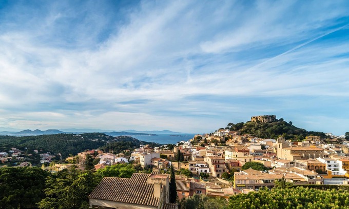 Begur Apartment | B-15 BEGUR 5 PAX - Three Bedroom Apartment, Sleeps 5
