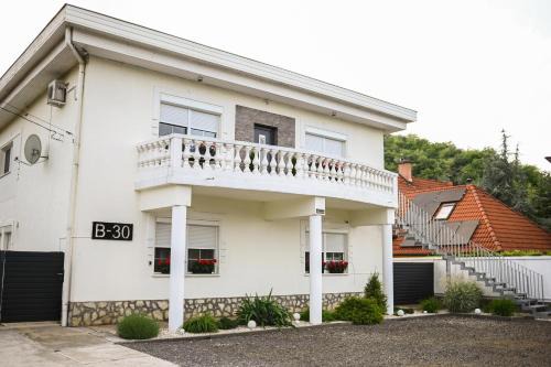Tokaj House | B-30 Vendégház