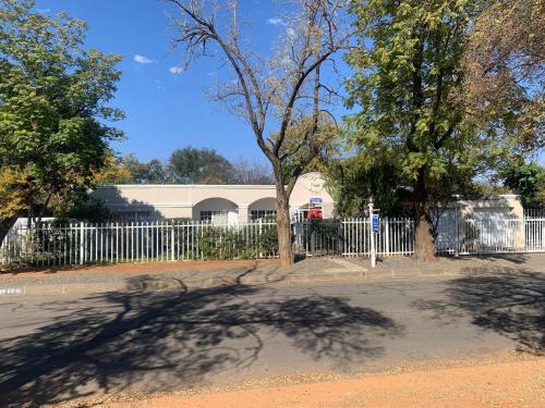 Kareeberg Hotel | B and B at Bloem