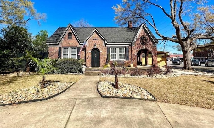Columbia Cottage | B Avenue Cottage Summ