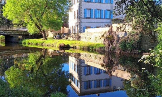 Alzonne Bed & Breakfast | B&B at the entrance to the village, bordered by a river. 20 mn from Carcassonne