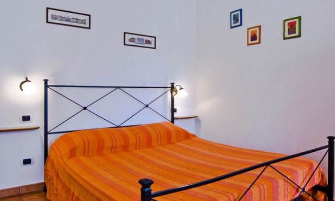Cinecitta Apartment | B & B in Rome ANCIENT PIPE Orange Room