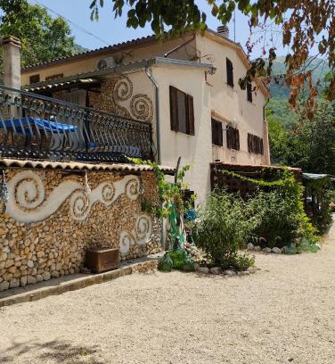 Gioia dei Marsi Bed & Breakfast | B&B LE GRETTE