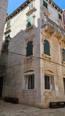 Rovinj Bed & Breakfast | B&B Palace Basilico 1580.