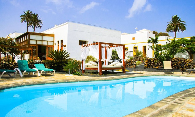 Haria House | B & BLolayJuan: Apartment kitchen, private bathroom and heated pool "LA TROJA"