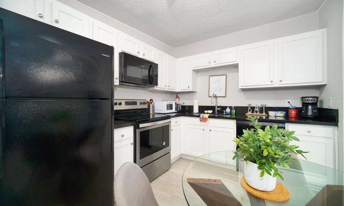 Oak Haven Apartment | ~[B] River Bank Repose Sleeps 6 Private Units~