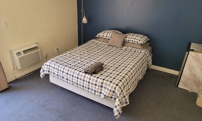 Los Angeles Hotel | (B06) Relaxing Studio in Prime Location