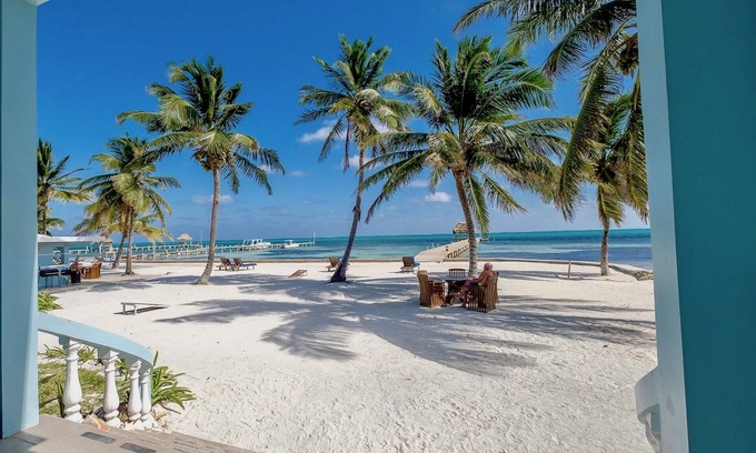 San Pedro Condo | B1 Beachside with pool, porch, kayaks, bikes & more!