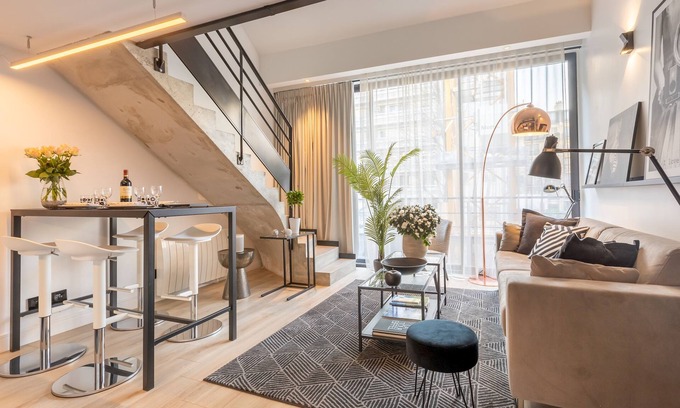 15th Arrondissement Apartment | B1 Loft Duplex 175Blo-Paris Convention