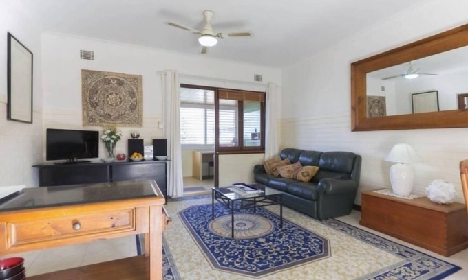 Crawley Apartment | B9 Walk to UWA close to SCGH & CBD