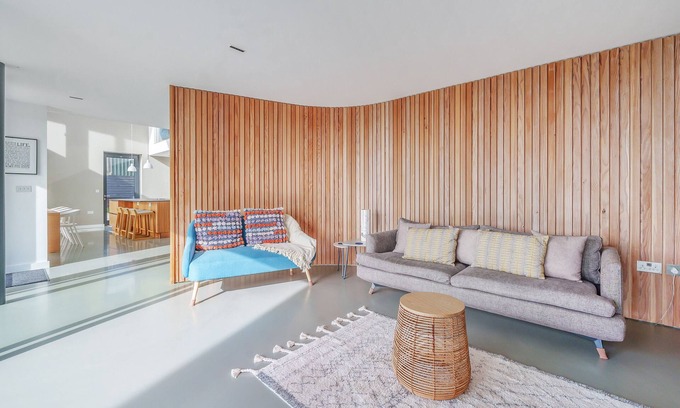 Halesworth Cottage | BABBELKOUS, BRAMFIELD, pet friendly, with hot tub in Halesworth