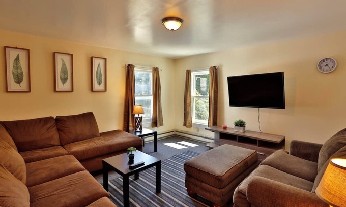 Oneonta Apartment | Babe Ruth Apt 2 - All Star Baseball Rentals