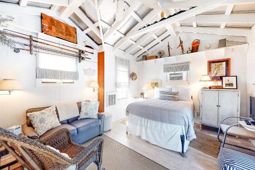 Saint Simons Island Hotel | Baby Breezy Tree House