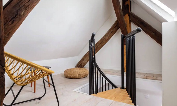 Saint-Thomas-d'Aquin Apartment | Bac Grenelle Très Mignon Duplex Situé Dans un des Plus Beaux Quartiers de Paris