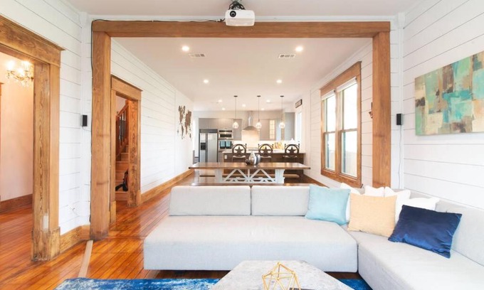 East Cesar Chavez Villa | Bachelor/Bachelorette Weekend in the Heart of ATX