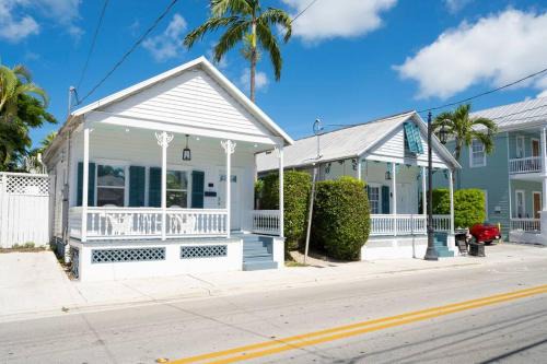 Old Town House | BachelorPARTY HQ for 16-Feet to Duval-Pool-Hot tub