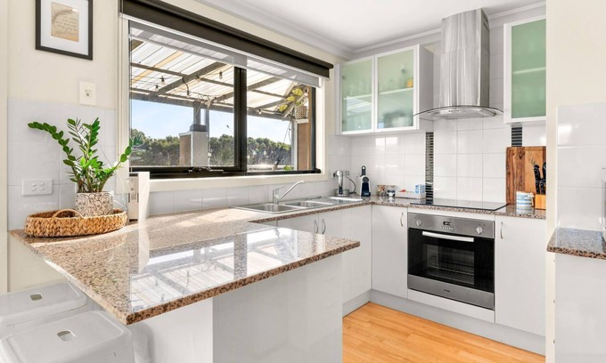 Smiths Beach House | Back Beach Beauty in Smiths Beach
