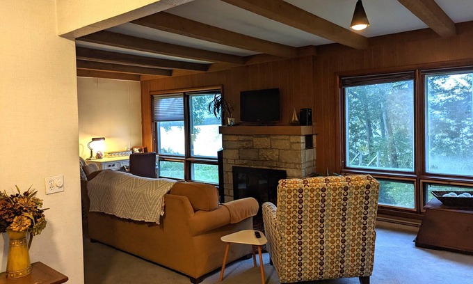 Lake Mills Cottage | Baehr Haus on Rock Lake
