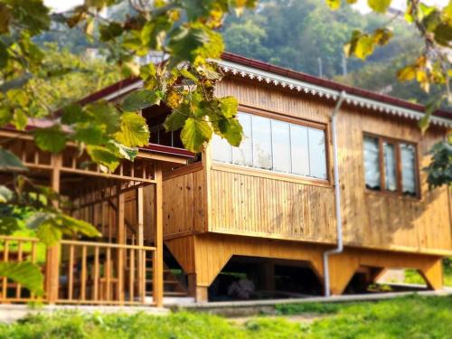 Trabzon House | Bahçede Ahşap Bağ Evi ve Çardak