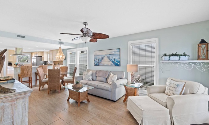 Sunnyside House | Bahama West - Beach Haven, Pet Friendly, Beach Access, West End, Free Activities