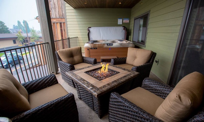 Whitefish Condo | Baker Loft 202 - Stunning Condo in the heart of Downtown! Private Hot tub!!
