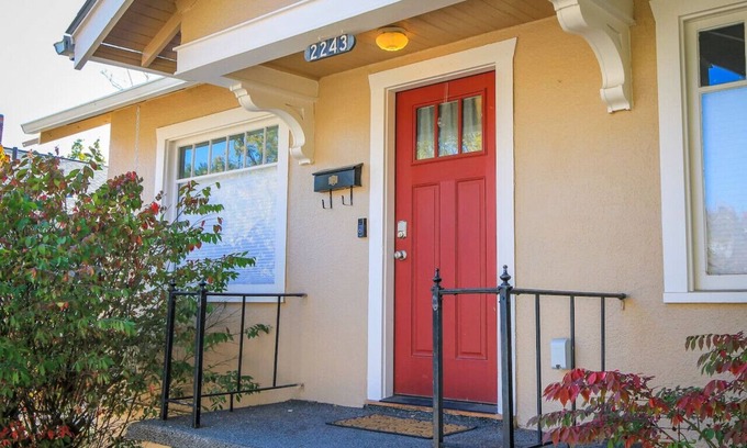 Baker City Apartment | Baker Street Bungalow