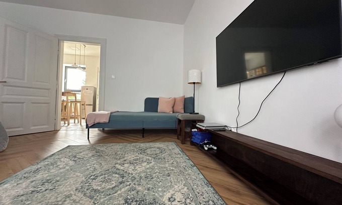 Keszthely Cottage | Balaton villa with garden, 5 km from Hévíz thermal bath, 2 bikes, PS provided.