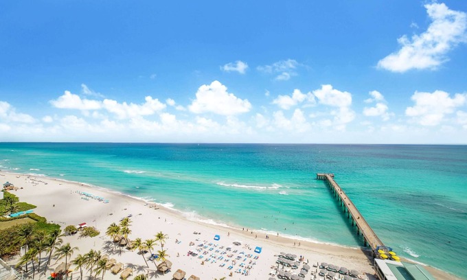 Sunny Isles Beach Condo | Balcony on the Ocean – Picture Perfect