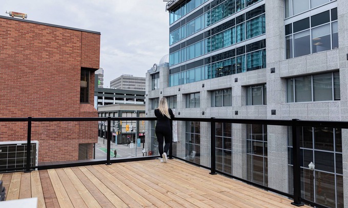 Kitchener Apartment | Balcony Studio Unit Queen Bed overlooking the city in Prime Downtown Location