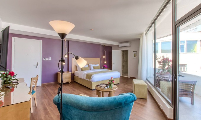 Al Swaifyeh Apartment | Balcony Suite - The Liwan Hotel