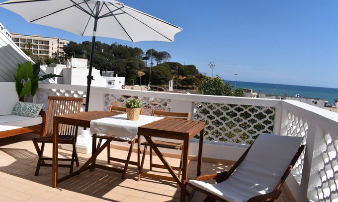 Olhos D'Agua Apartment | Balcony to the sea 200 m from the beach