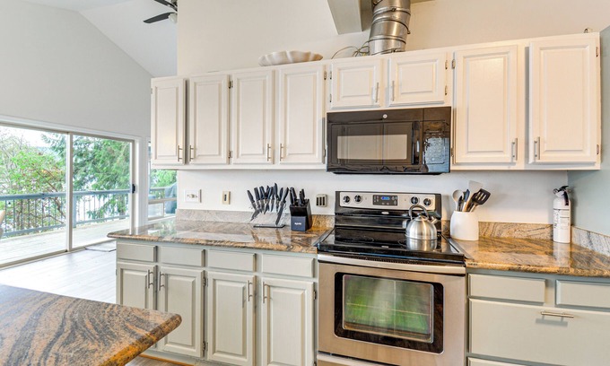 Adelma Beach Cottage | Balcony w/Bay Views: Family Gem in Port Townsend