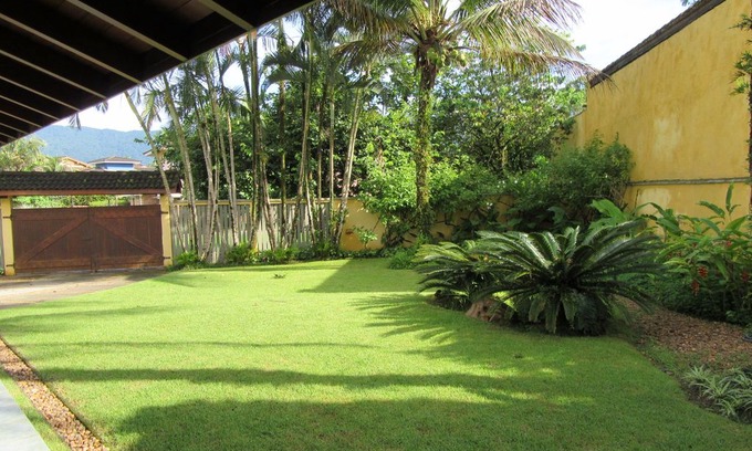 Baleia House | Baleia conforto e sossego em condomínio, ideal para famílias, a 200m da praia.