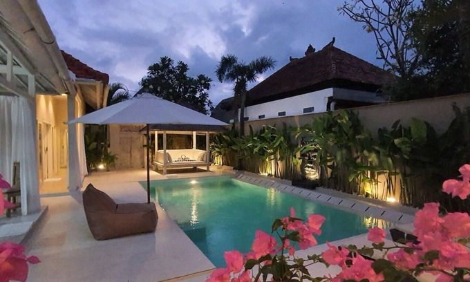 North Legian Villa | Bali – Seminyak – villa with pool – 6/7 pers.-quiet area in the heart of life