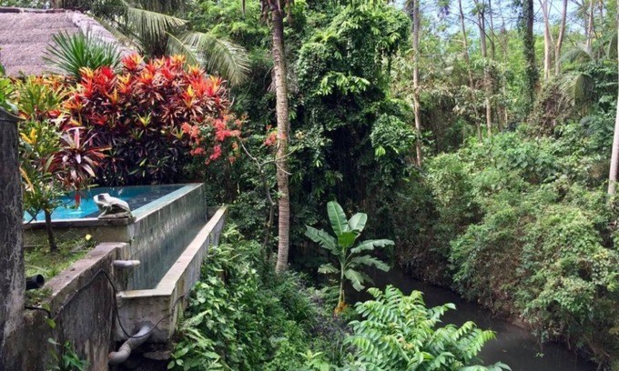 Sukawati House | Balinese Style Superior Room in Sukawati Gianyar, Lush Garden in the Property