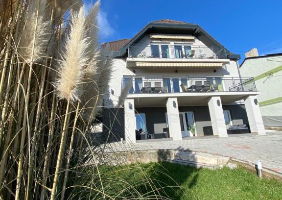 Balatonfured Bed & Breakfast | Balkon Apartmanház Panzió