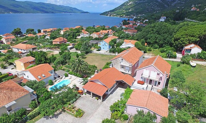 Cove Tri Zala (Zrnovo) Apartment | Balota - Moreška by Interhome